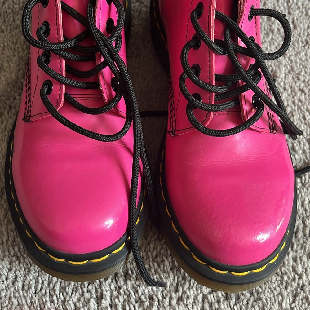 [SOLD ON ANOTHER PLATFORM] Hot Pink Patent Leather Dr. Martens 1460 Boots - Picture 7 of 10